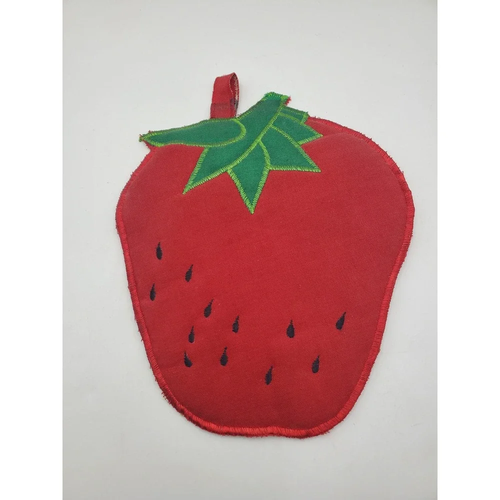 Vintage 1970s / 1980s Strawberry Pot Holder Hot Pad - Retro Kitchen Decor